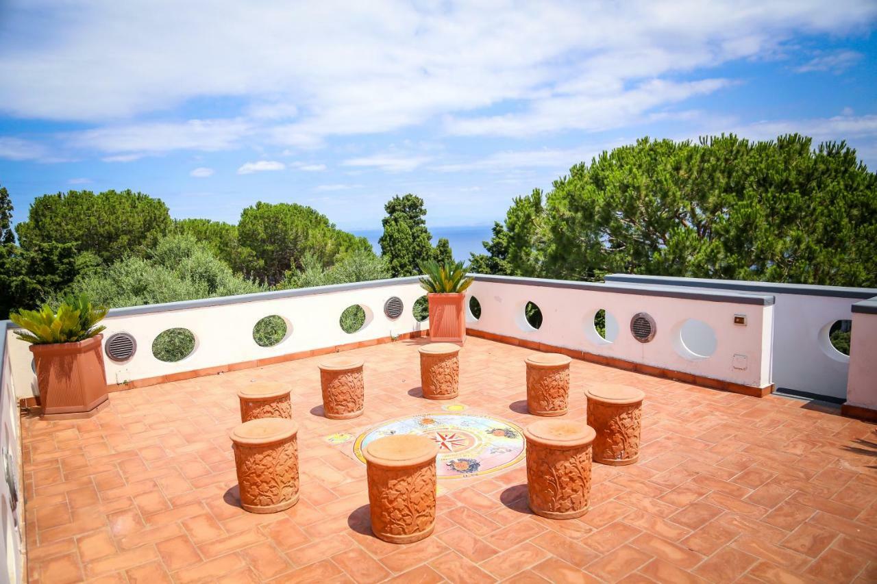 Suite Villa Carolina Капри Экстерьер фото